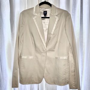 Cream tuxedo jacket sz16